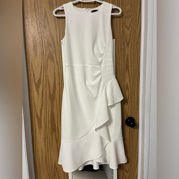 Le Chateau White Dress - Picture 2 of 2